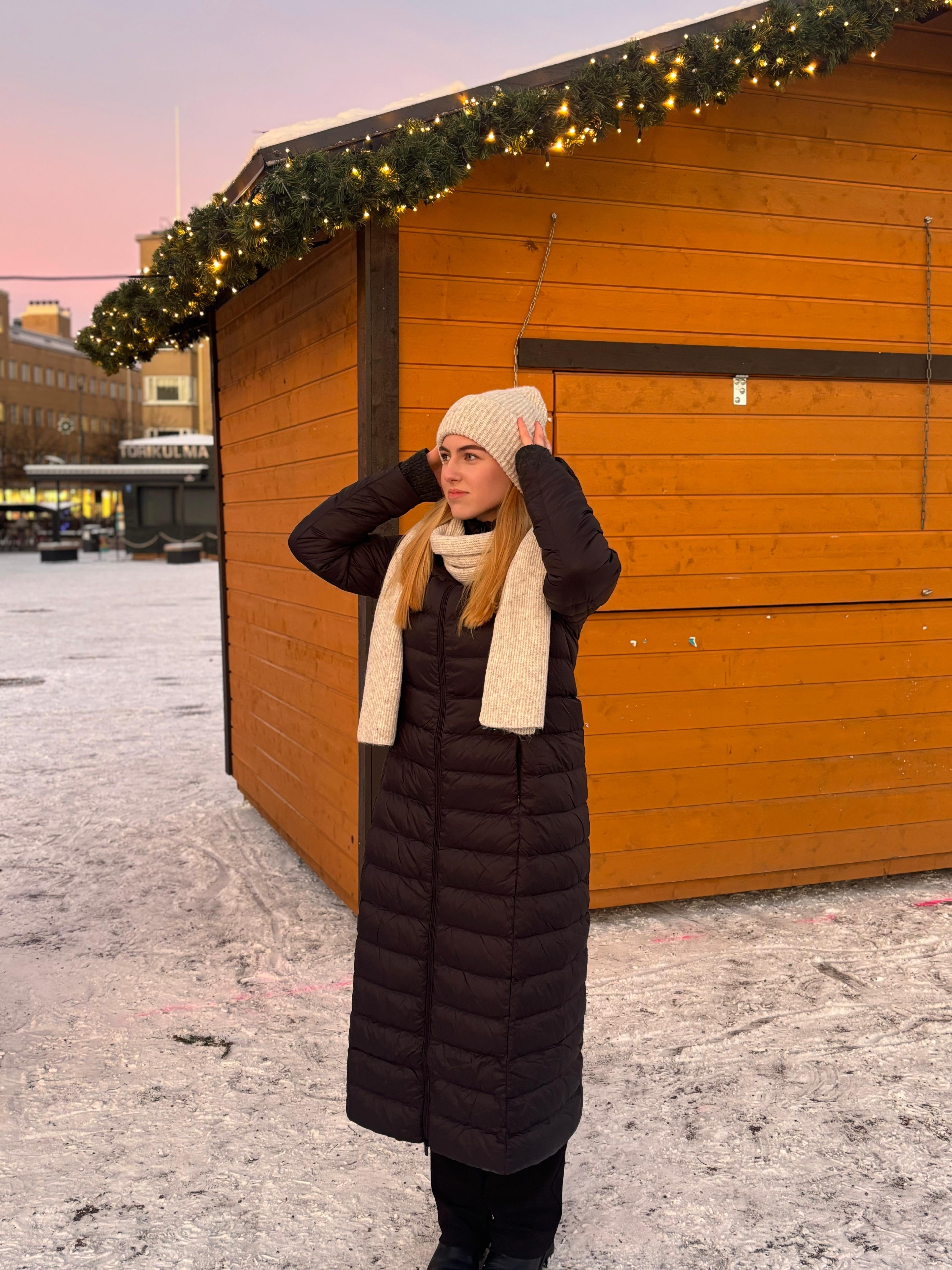 VIMANYA Coat - Black